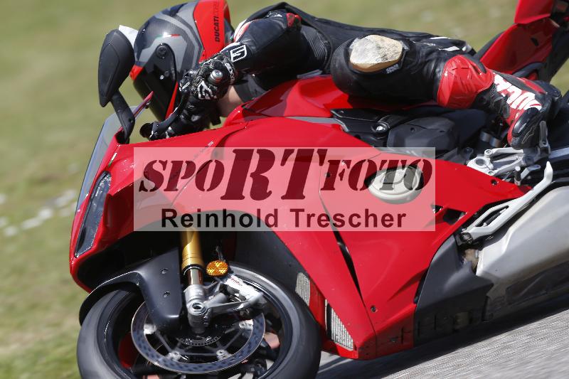 /27 12.06.2025 Ducati Schweiz Trackday Warmup  ADR/gelb-jeaune/19-2